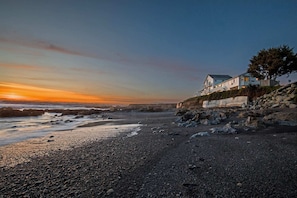 Our Black Sands Inn - steps from the ocean