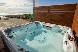 Outdoor seaside hot tub