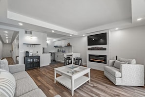 Spacious living room, entertainment center, amazing view!