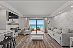 Spacious living room, entertainment center, amazing view!