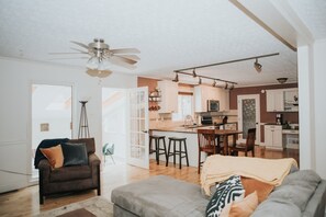 Open Kitchen / Living Area