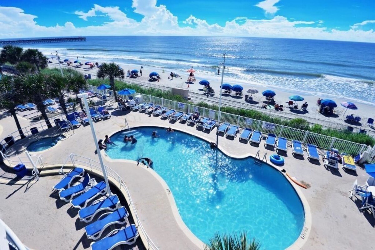 Oceanfront Oasis: Modern 1 Bedroom Condo at Sandy Beach Resort!