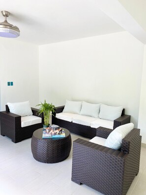 Outdoor patio set | Conjunto de Patio al aire libre
