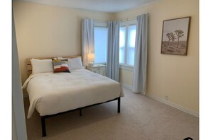 Bedroom 1 - Queen bed 