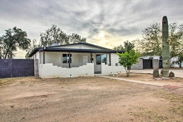 Tucson Vacation Rental | 3BR | 2BA | Step-Free Access Via Back Entrance
