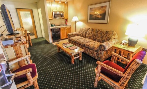 Great living area to hang out & enjoy some time together.