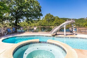 Seasonal outdoor pool & hot tub