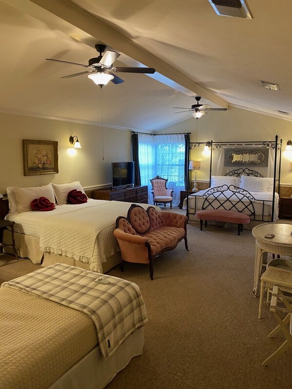 Huge suite has 2 king beds, 2 twin beds, and 2 floor futons (upon requests)