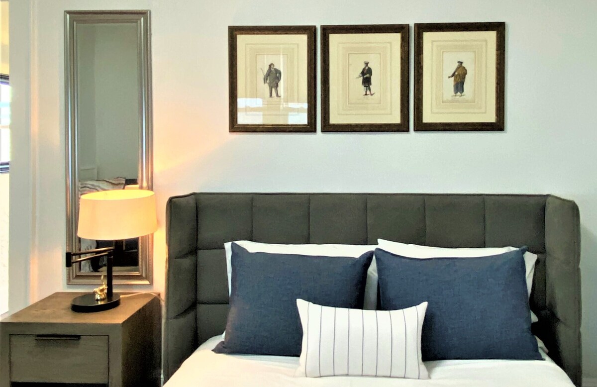 Luxury Designer 2 bedroom+office/3bed vacation home.