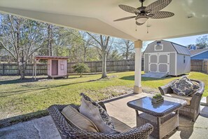 Covered Patio | Charcoal Grill