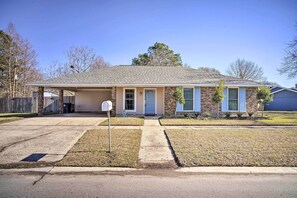 Exterior | Parking | Carport (2 Vehicles) | Driveway (2 Vehicles)