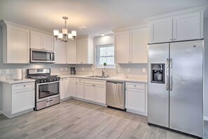 Kitchen | Cooking Basics | Coffee Maker | Paper Towels/Trash Bags Provided