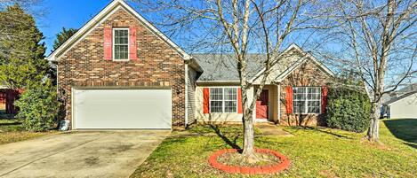 Charlotte Vacation Rental | 2,220 Sq Ft | 4BR | 2BA | 2 Steps Required