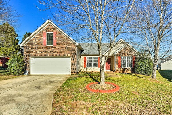 Charlotte Vacation Rental | 2,220 Sq Ft | 4BR | 2BA | 2 Steps Required