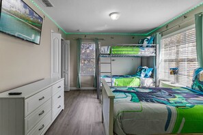 BUZZ LIGHTYEARS THEMED ROOM