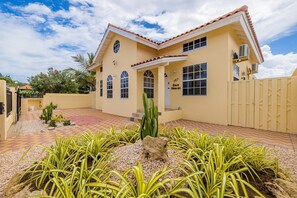 This 120 sqm villa provides peace and tranquility for 6 guests. 