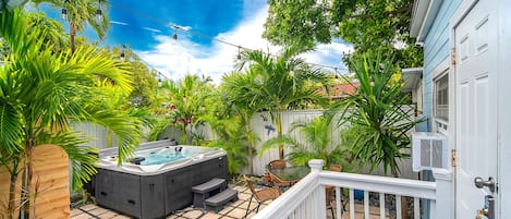 Back patio has nice dining table and jacuzzi