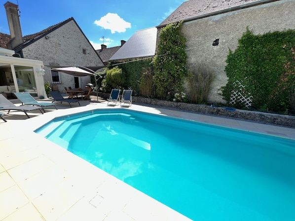 Piscine et terrasse