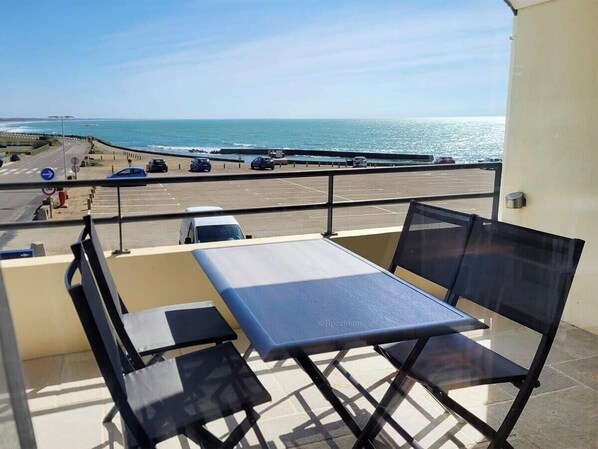 Vue mer du balcon de 10m²