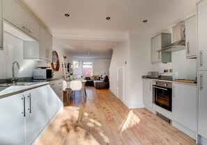 Pontcanna Mews Cardiff Apartment - open plan ground floor