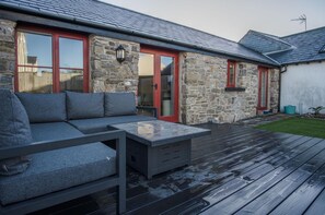 The Old Stables - 3 Bedroom Cottage - Angle (13111)