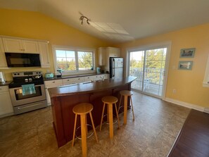 Full kitchen