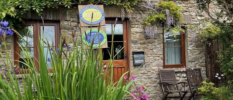 Melyn Cottage Front