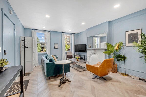 Home Decor, Indoors, Painting, Screen, Floor