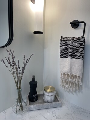 Bathroom amenities