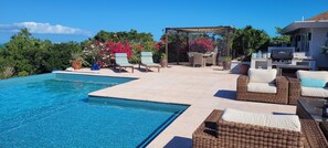 Comfortaable seating, loungers and dining