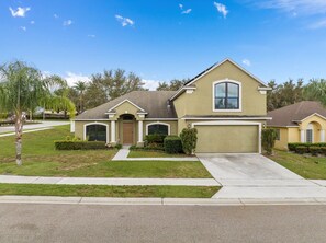 Beautiful front yard and inviting exterior, offering a welcoming first impression.