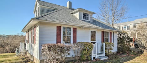 Hyannis Vacation Rental | 3BR | 1BA | Stairs Required | 950 Sq Ft