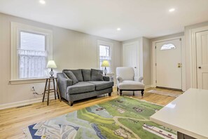 Living Room | 1st Floor | Central A/C & Heating | Flat-Screen TV | Free WiFi