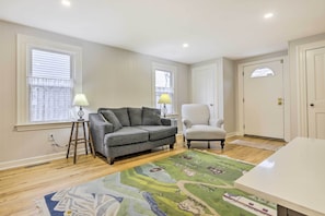 Living Room | 1st Floor | Central A/C & Heating | Flat-Screen TV | Free WiFi