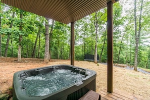 Larger House - Hot Tub