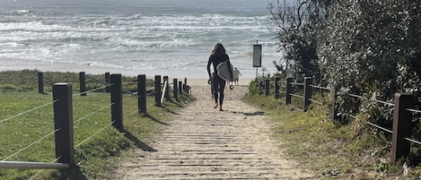 100 meters to Sawtell Beach and Surf Club Cafe.