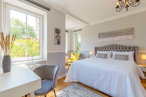 Schlafzimmer mit Boxspringbett und Topper (160 x 200 cm)