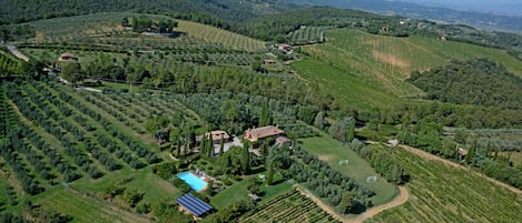 Lage in in der typischen toskanischen Landschaft