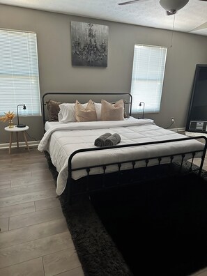 King bed 55 inch tv