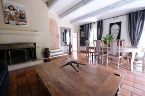 AUREILLE vacation rental villa for rent living room