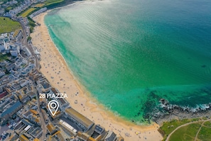 Great location with private access to Porthmeor beach