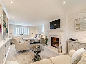 Open plan living space | Shireburn Suite, Hurst Green