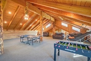 Game Loft Room with lots of games to enjoy!