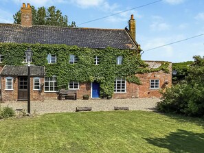 Exterior, front driveway  | Middle Farm, East Harling, near Thetford
