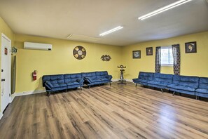 Living Room | Free WiFi | Central A/C | Smart TV | Stationary Bike