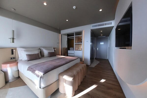 1 Large double bed with big tv.