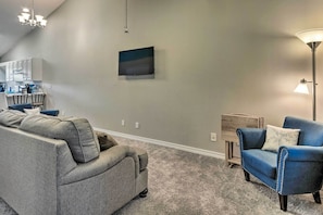 Living Area | Central A/C | Free WiFi | 4K Roku TV | Board Games & Books