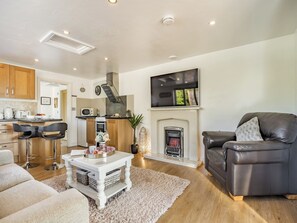 Living room | Clay Lake CottagesDad’s Shed, Alvingham