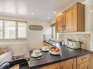 Kitchen | Clay Lake CottagesDad’s Shed, Alvingham