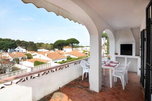 House for rent during holidays with a barbecue.